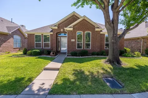 8632 Woodcreek Dr, Irving, TX 75063