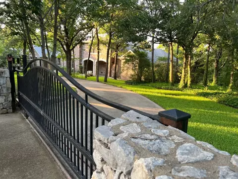 671 Majestic Oaks Dr, Oak Point, TX 75068