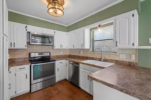 1209 Meadowview Dr, Euless, TX 76039 photo 16