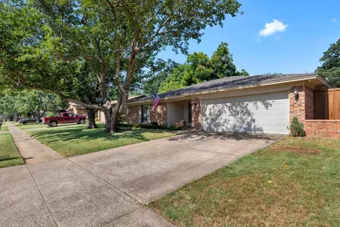 1209 Meadowview Dr, Euless, TX 76039
