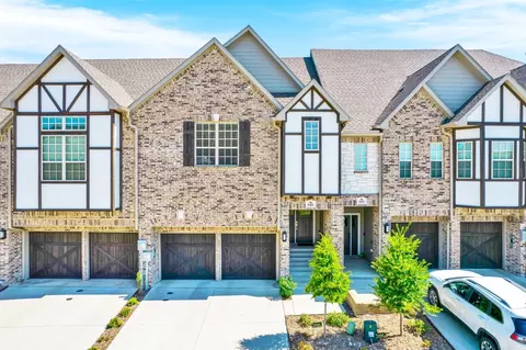 105 Harwood Dr, Lewisville, TX 75067