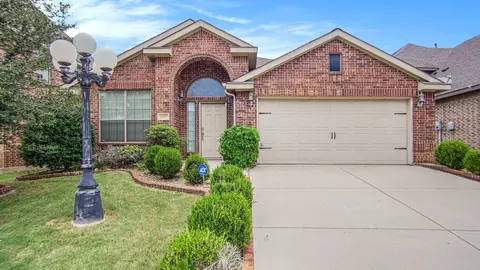 1109 Albany Dr, Fort Worth, TX 76131