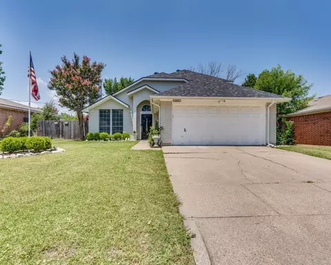 6516 Spitfire Dr, Arlington, TX 76001