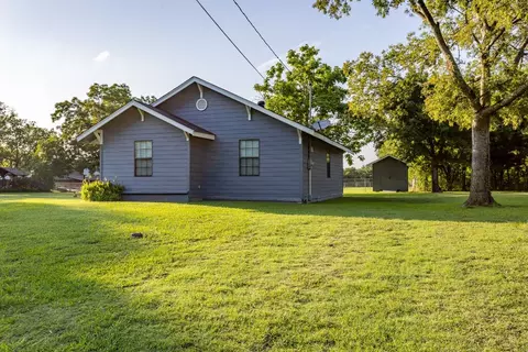 205 E Cardinal St, Ector, TX 75439 photo 3