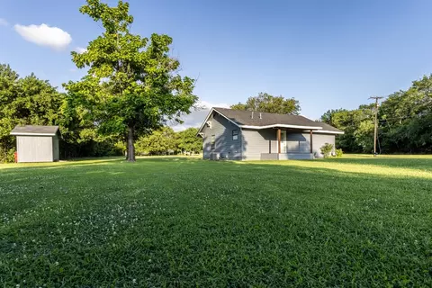 205 E Cardinal St, Ector, TX 75439 photo 5