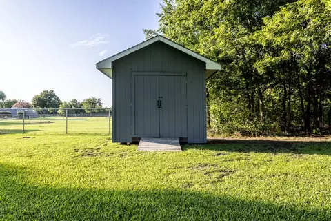 205 E Cardinal St, Ector, TX 75439 photo 16