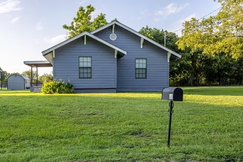 205 E Cardinal St, Ector, TX 75439