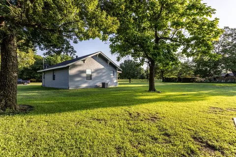 205 E Cardinal St, Ector, TX 75439 photo 6