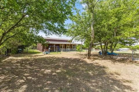 2000 Tepar Ln, Cleburne, TX 76031