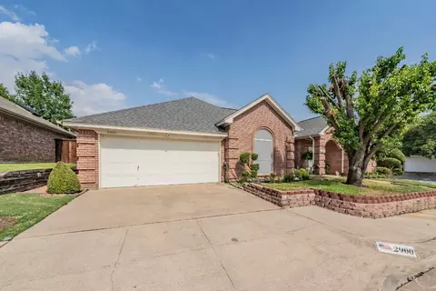 2900 Tanya Ct, Bedford, TX 76021