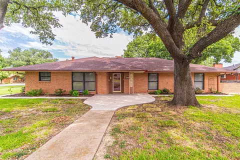 514 Lovell Ln, Grand Prairie, TX 75050