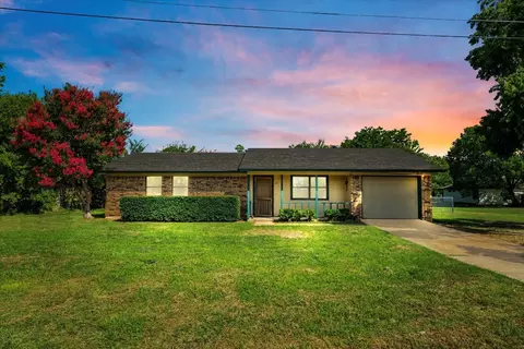 305 E Sherman Dr, Aubrey, TX 76227
