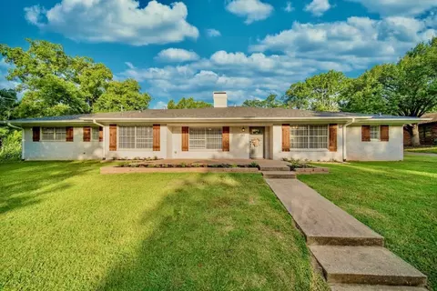 601 Royal Ridge Dr, Denison, TX 75020