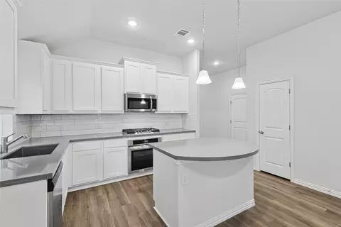 Kitchen - 1069 Wisdom Way Dr, Haslet, TX 76052 photo 4 of 7