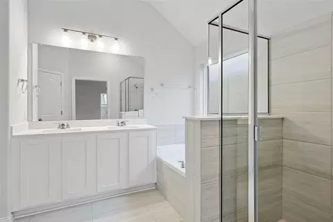 Bath - 1069 Wisdom Way Dr, Haslet, TX 76052 photo 1 of 6