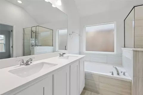 Bath - 1069 Wisdom Way Dr, Haslet, TX 76052 photo 4 of 6
