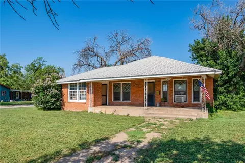614 S Orient St, Stamford, TX 79553