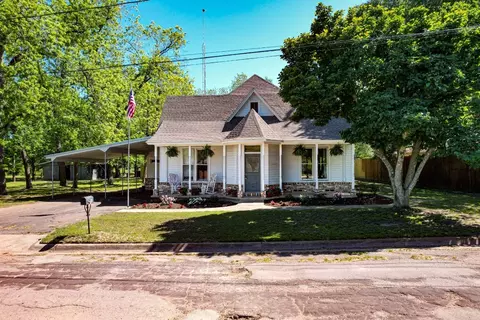 604 E Cedar St, Winnsboro, TX 75494