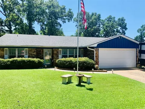 1348 Crestview Dr, Denison, TX 75020