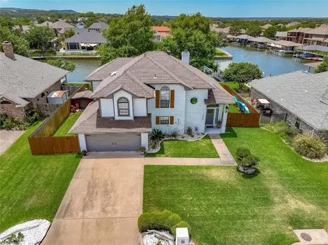 2406 Waters Edge Dr, Granbury, TX 76048