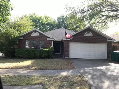 202 Ridgecrest Dr, Cedar Hill, TX 75104