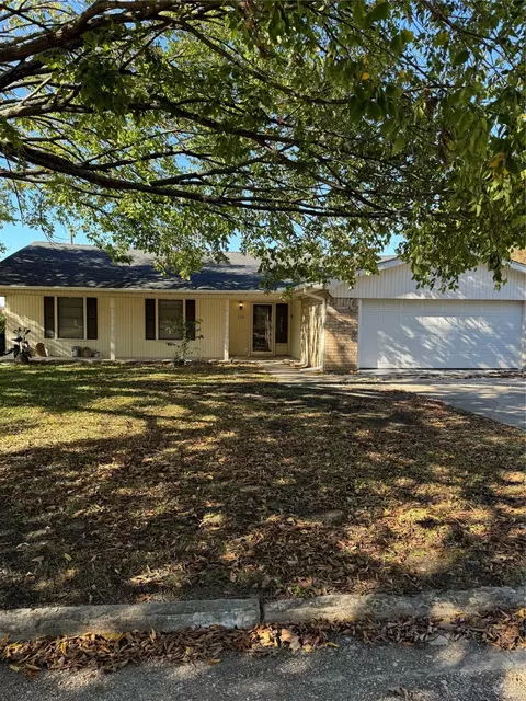 334 Lasalle Dr, Van Alstyne, TX 75495