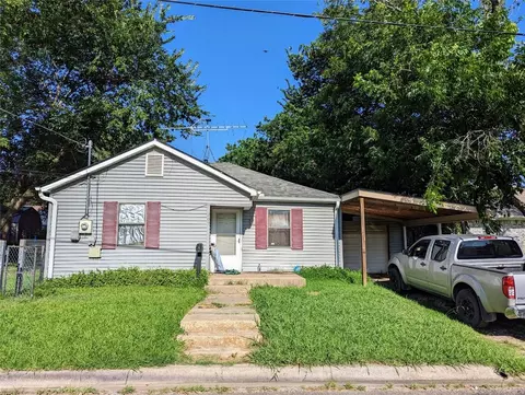 205 Elm St, Whitesboro, TX 76273