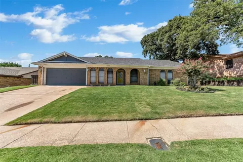 704 Springhill Dr, Hurst, TX 76054