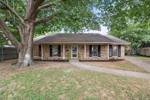 1233 Academy Ct, Arlington, TX 76013