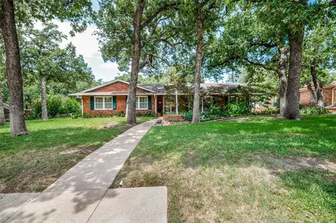 1756 Azteca Dr, Fort Worth, TX 76112