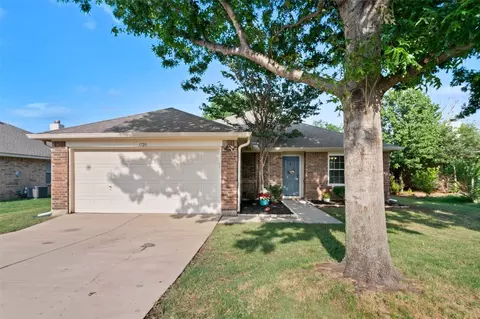 3720 Allison Dr, Denton, TX 76207