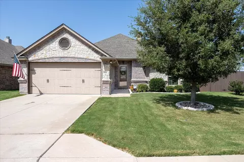 621 Donna Cir, Granbury, TX 76049