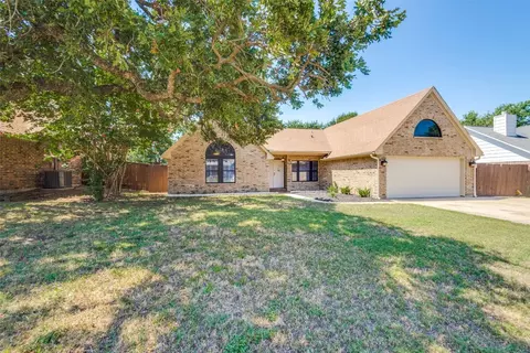 3205 Fairview Dr, Corinth, TX 76210