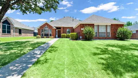 808 Coal Creek Dr, Mansfield, TX 76063