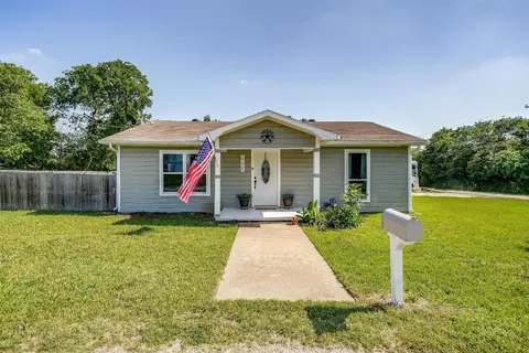 111 W Shelton St, Alvarado, TX 76009
