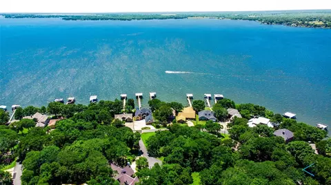 688 Enchanted Isles Dr, Mabank, TX 75156