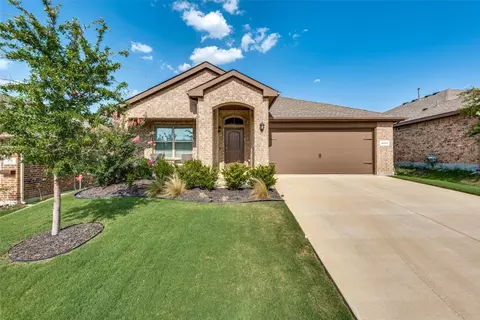 8424 Artesian Springs Dr, Fort Worth, TX 76131