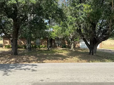 715 N Avenue E, Springtown, TX 76082