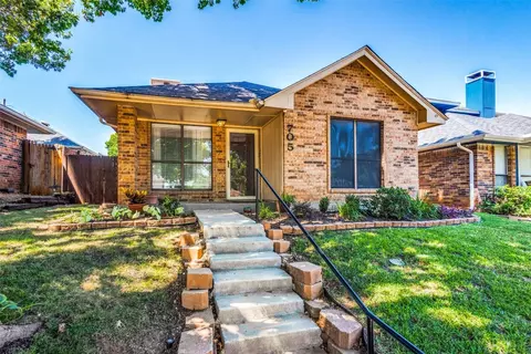 705 Red Oak Dr, Lewisville, TX 75067