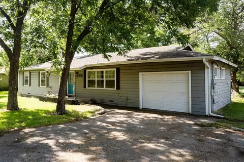 528 E Kempner St, Mabank, TX 75147