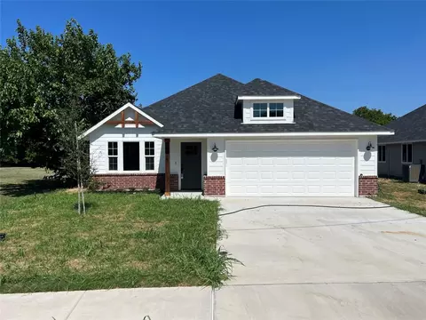 216 Jones St, Sanger, TX 76266