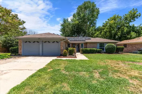 2608 Meadow Grn, Bedford, TX 76021
