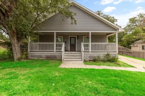 1306 N Preston St, Ennis, TX 75119