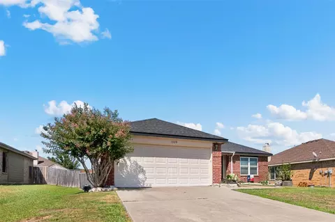1020 Mckavett Dr, Burleson, TX 76028
