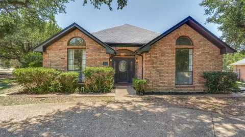 1300 Mosslake Dr, Desoto, TX 75115