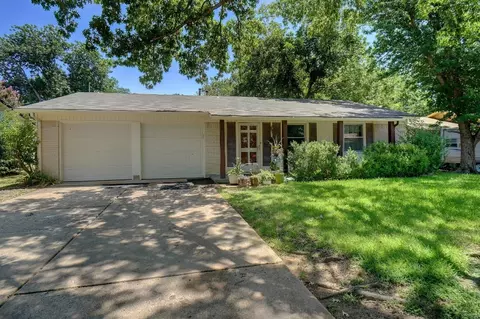 904 N Ector Dr, Euless, TX 76039