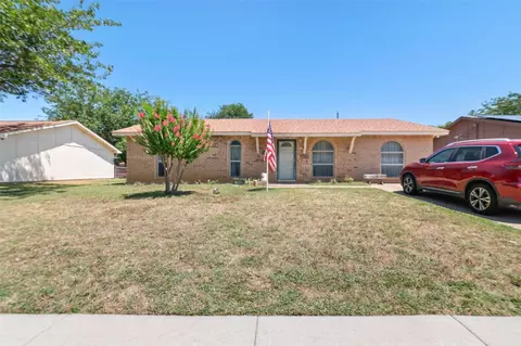1225 Ashwood Dr, Lewisville, TX 75067