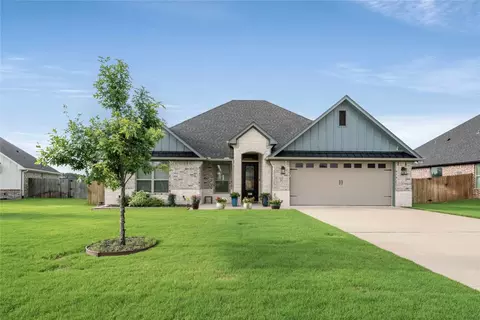 7282 Carthage Creek Dr, Tyler, TX 75703