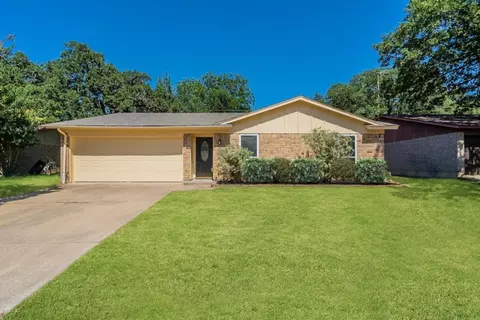 2703 Mintwood Pl, Arlington, TX 76016