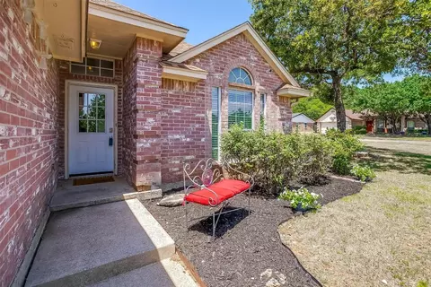 836 Magnolia Ct, Hurst, TX 76053